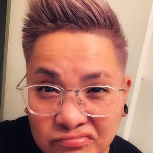 Meet your Posher, Leona